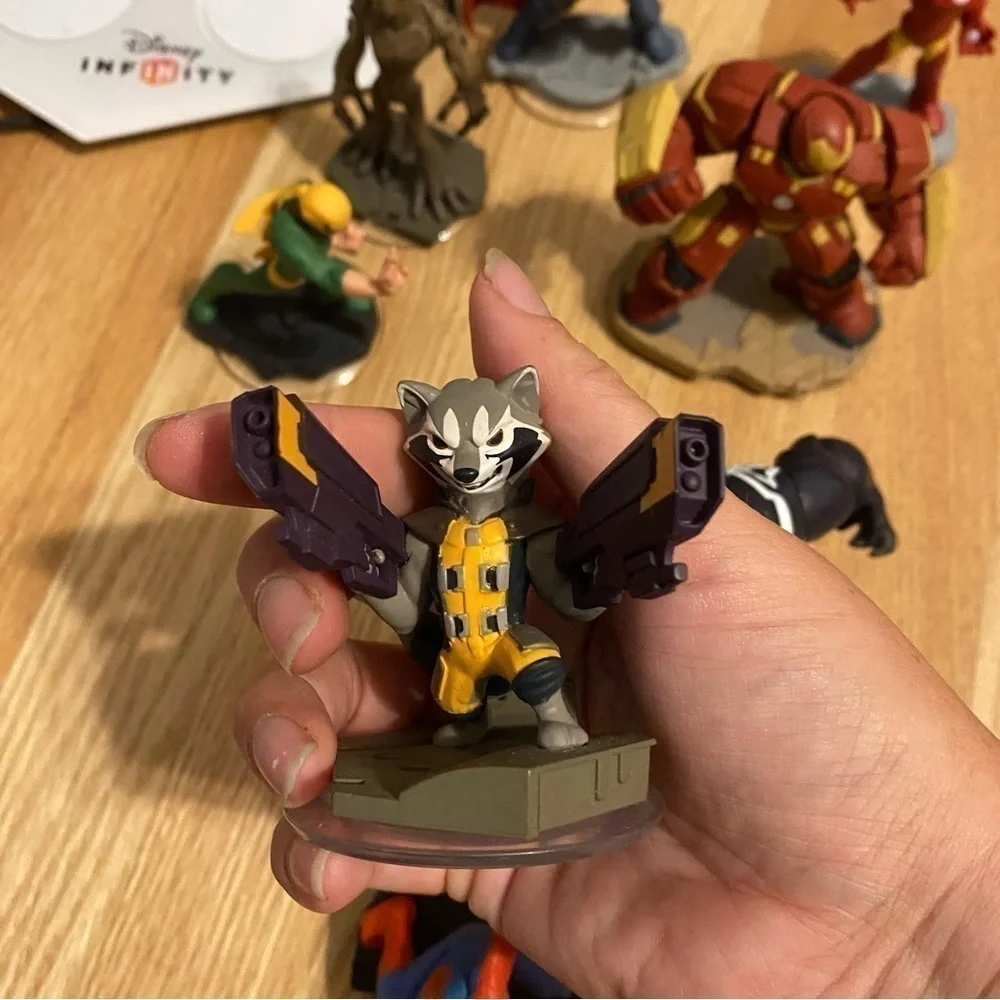 Disney Infinity Marvel Figures Lot Bundle Spider-Man Iron Man Thor Gru Video